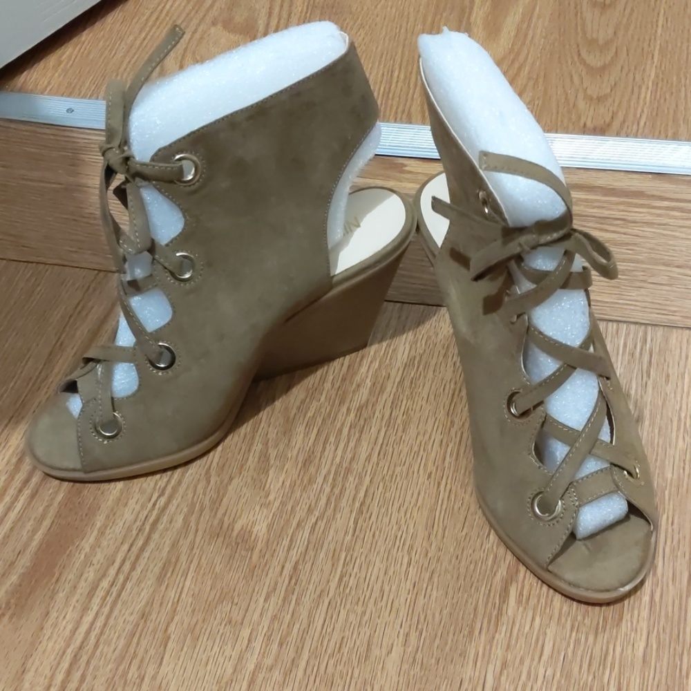 Tan Wedges